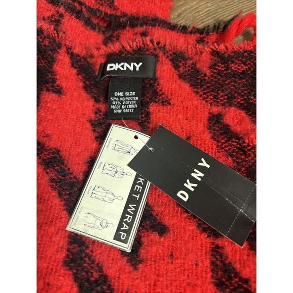 DKNY Oversized Red and Black Houndstooth Scarf Blanket Wrap NWT - Picture 2 of 3